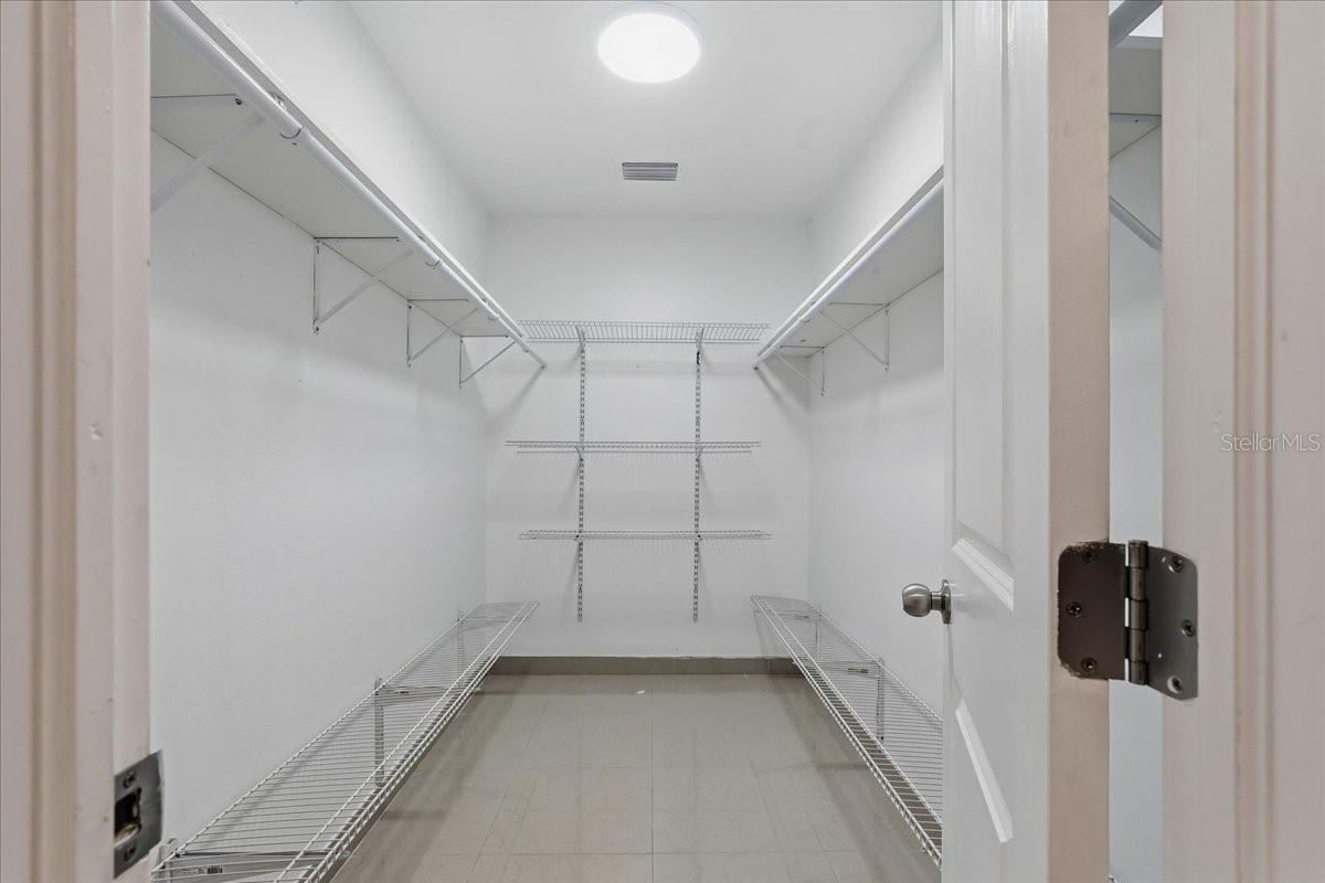 7047 SILVERMILL DR — photo 26
