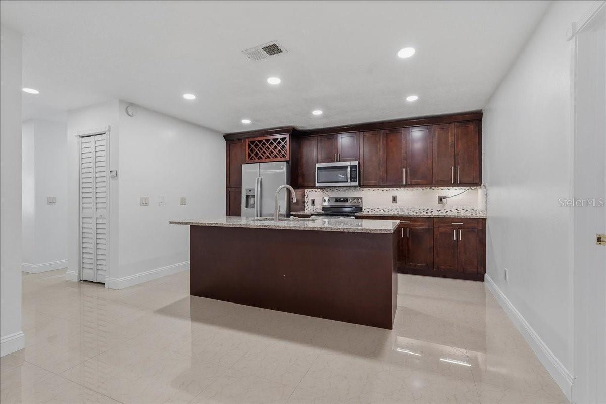 7047 SILVERMILL DR — photo 11