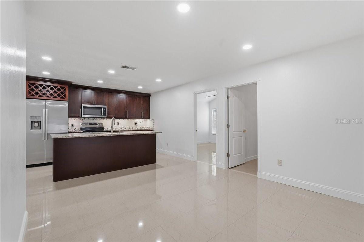 7047 SILVERMILL DR — photo 18
