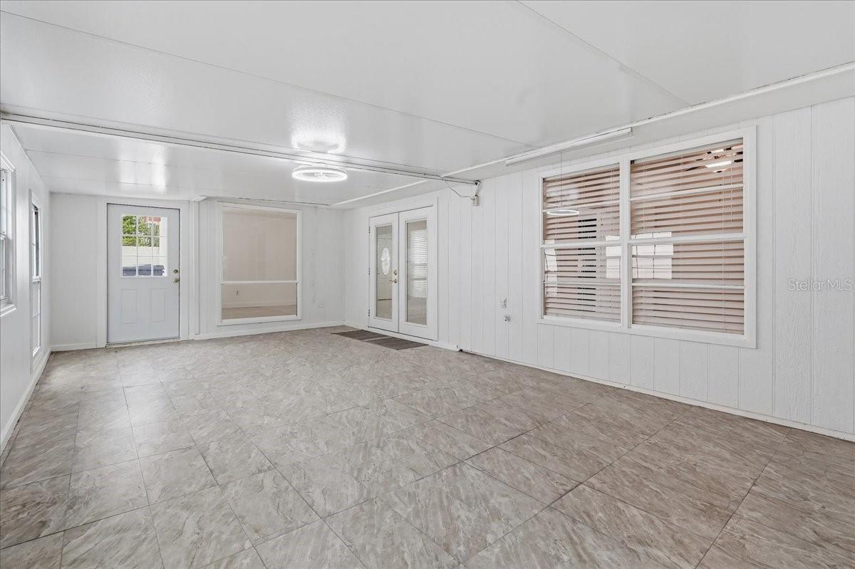 7047 SILVERMILL DR — photo 39