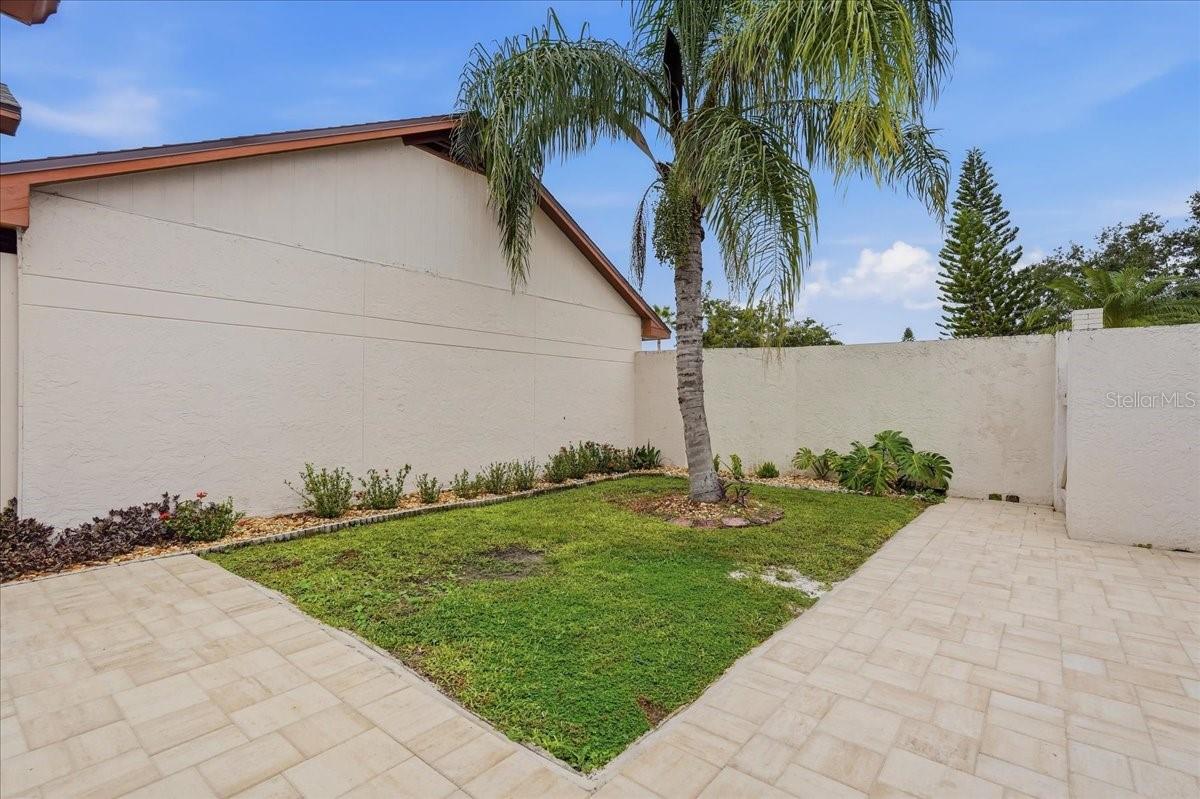 7047 SILVERMILL DR — photo 43