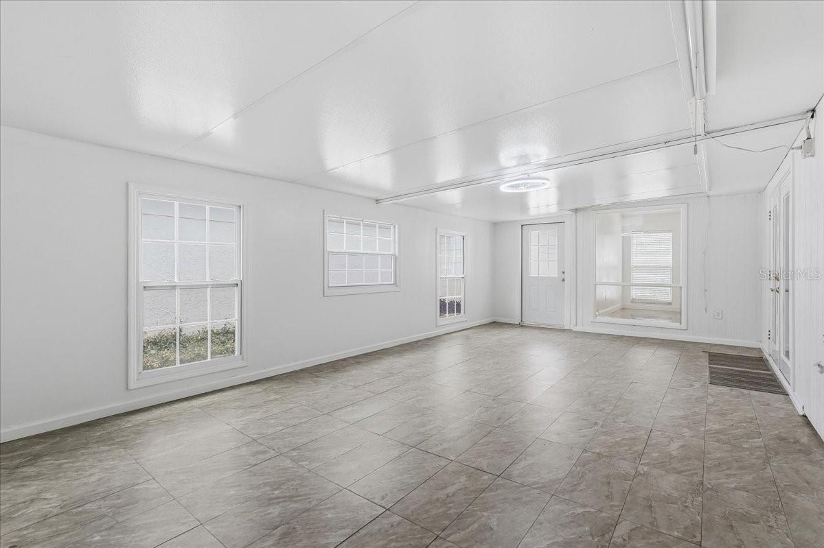 7047 SILVERMILL DR — photo 38
