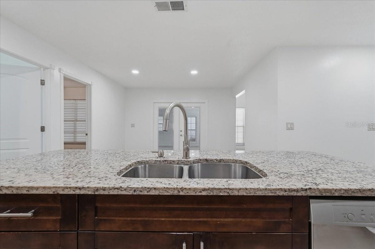 7047 SILVERMILL DR — photo 15