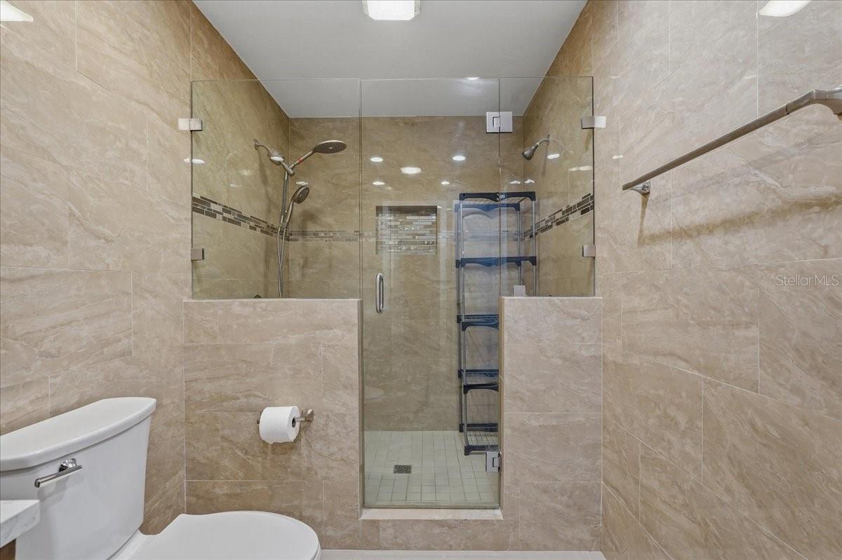 7047 SILVERMILL DR — photo 25