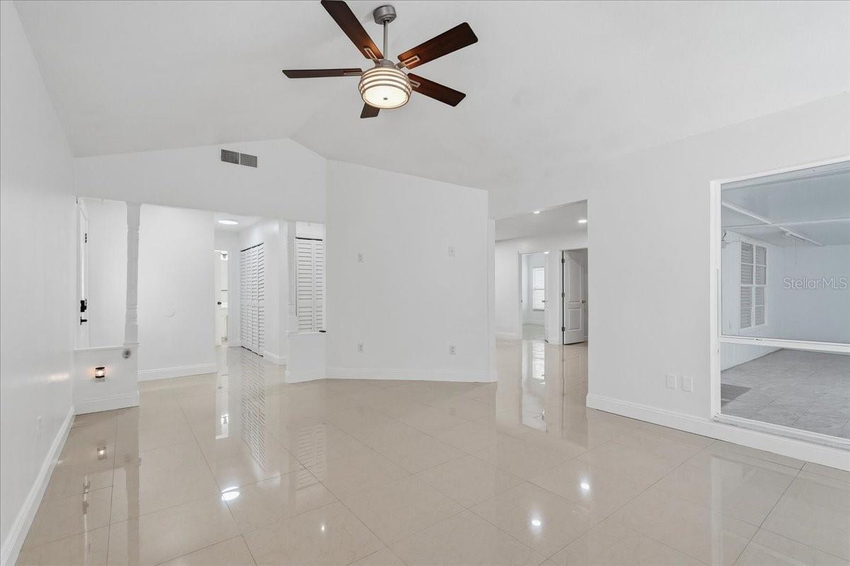 7047 SILVERMILL DR — photo 9