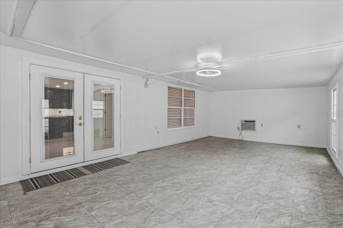 7047 SILVERMILL DR — photo 40