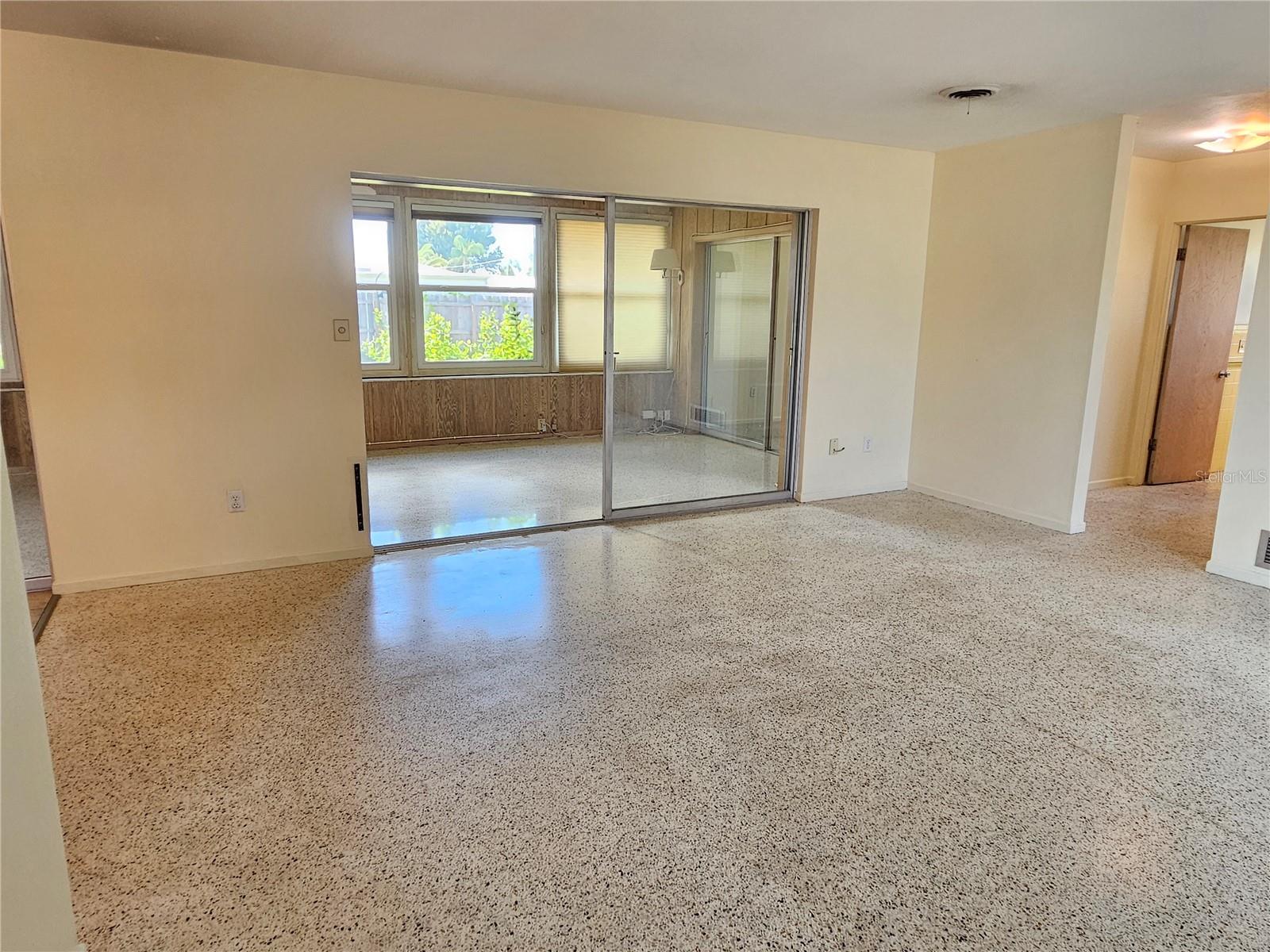 264 GLEN OAK RD — photo 4