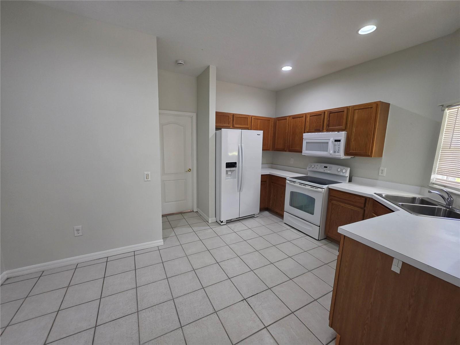6731 LAKE ROCHESTER LN — photo 5