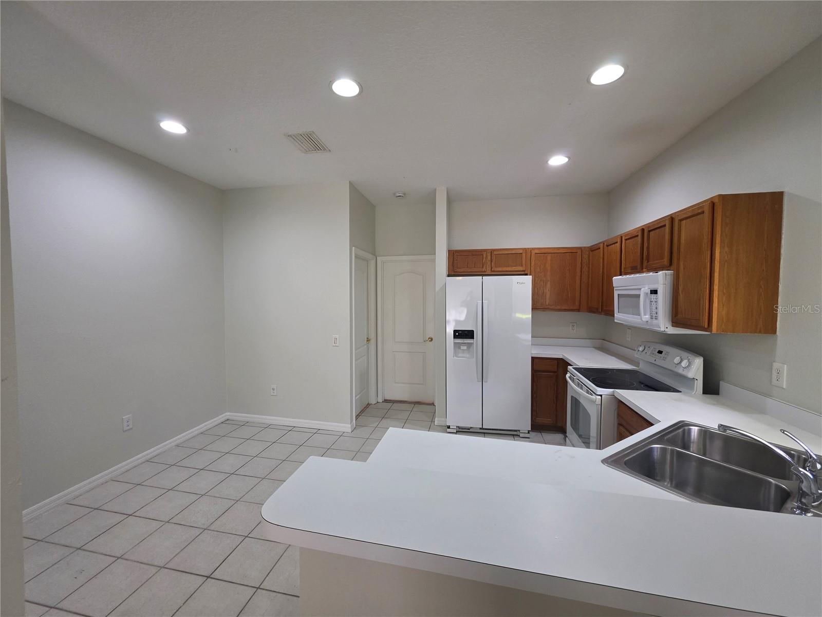 6731 LAKE ROCHESTER LN — photo 4