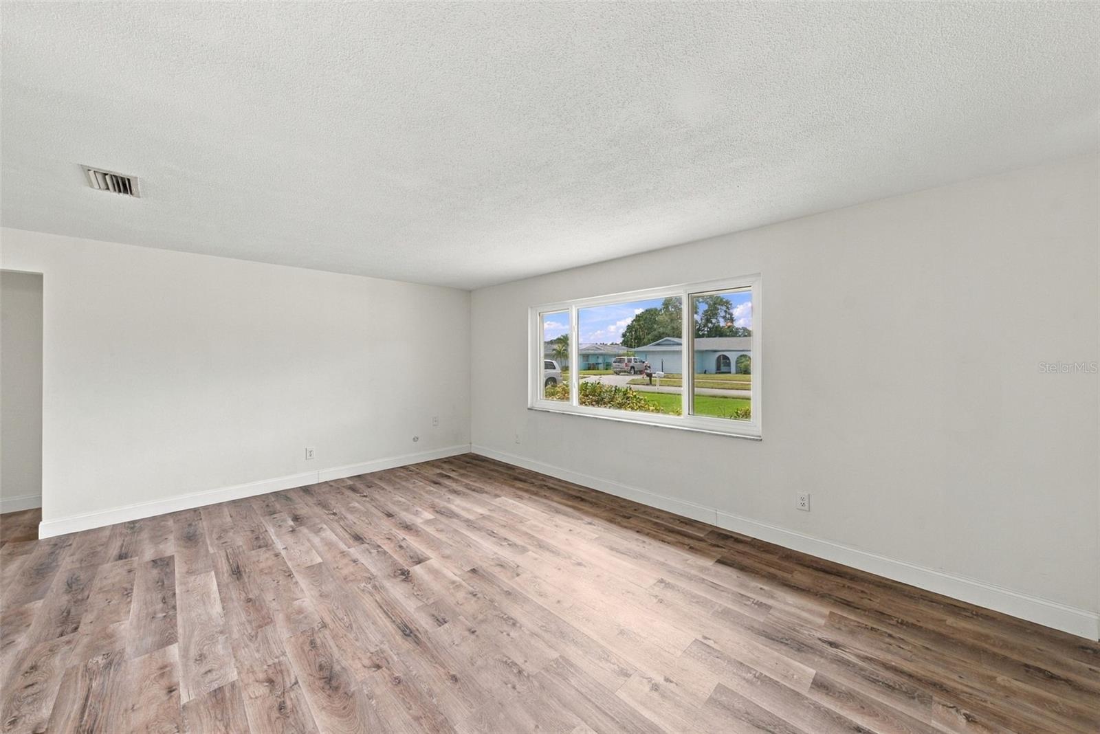 13823 WILDWOOD DR — photo 9