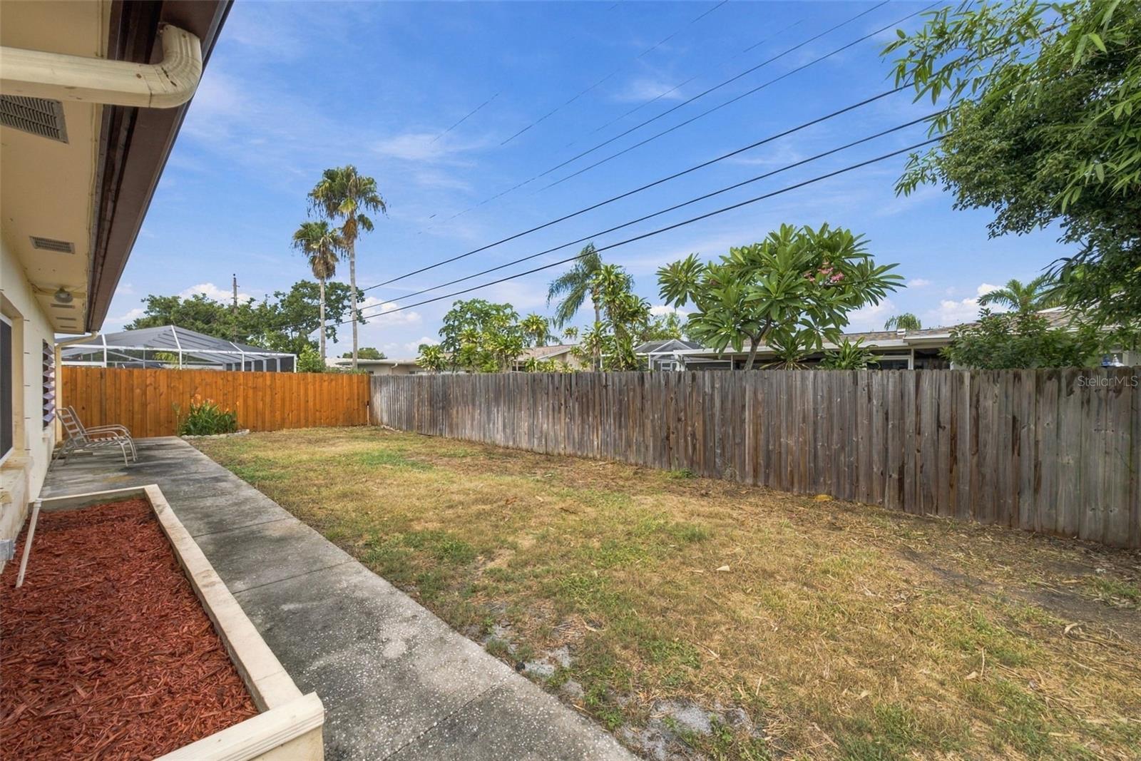 13823 WILDWOOD DR — photo 32