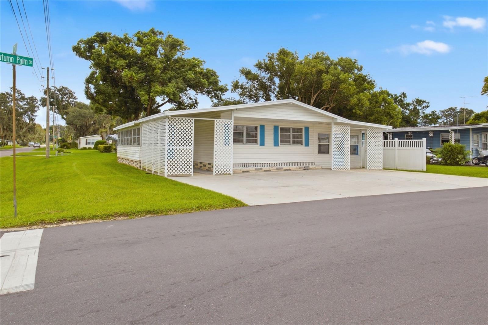 4722 AUTUMN PALM DR — photo 2