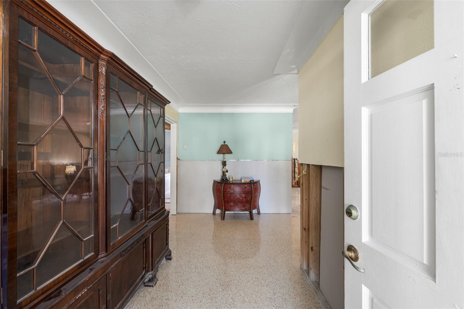 628 RIVIERA DR — photo 6