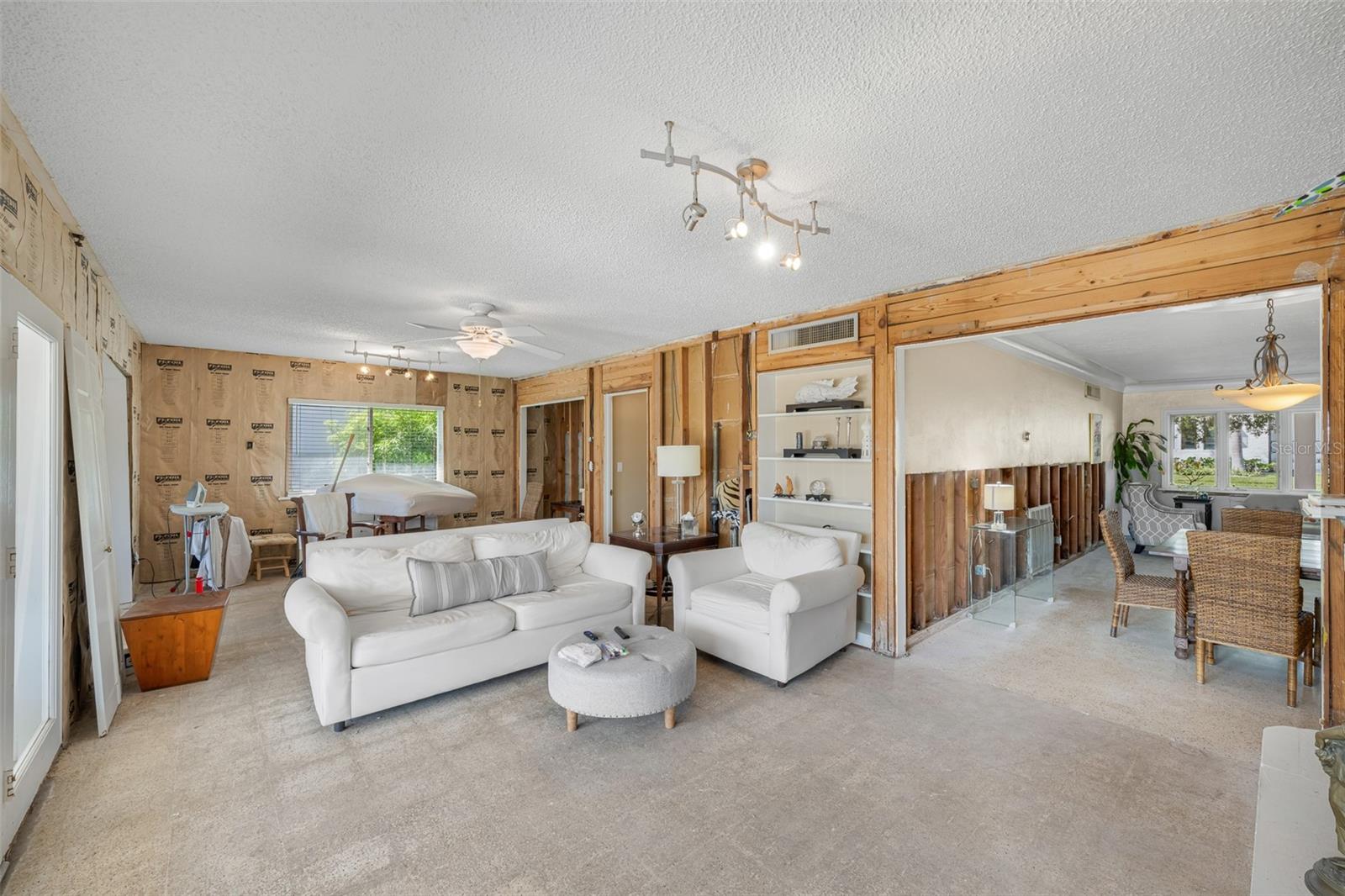 628 RIVIERA DR — photo 19