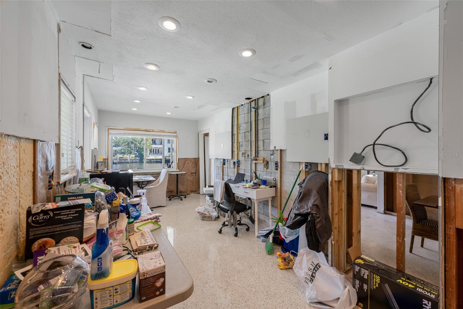 628 RIVIERA DR — photo 10