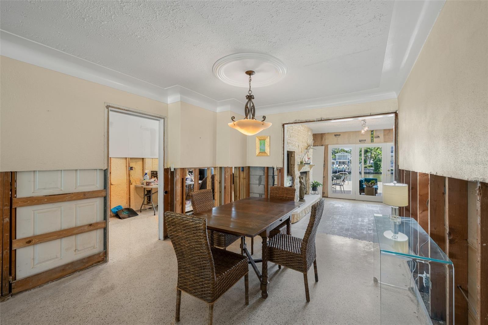 628 RIVIERA DR — photo 18