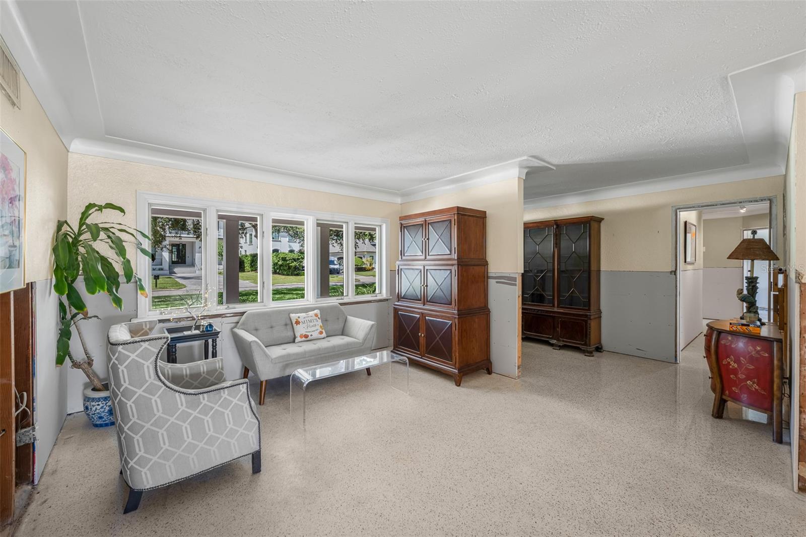 628 RIVIERA DR — photo 5