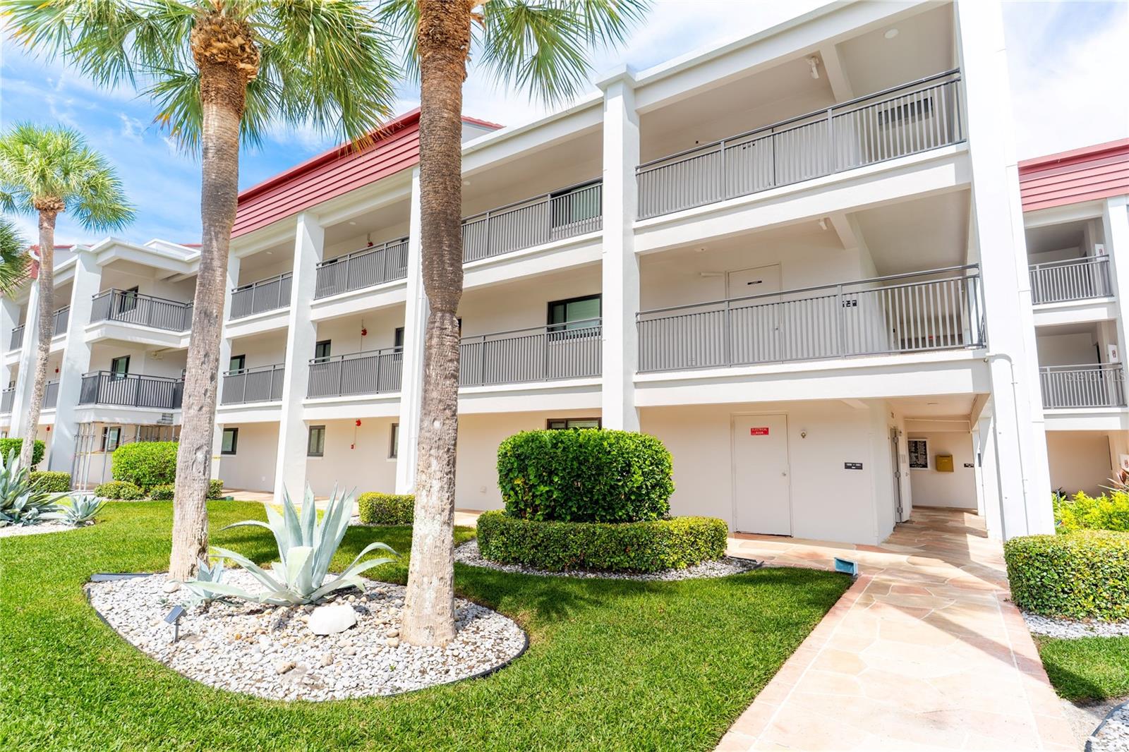 868 BAYWAY BLVD #304 — photo 2