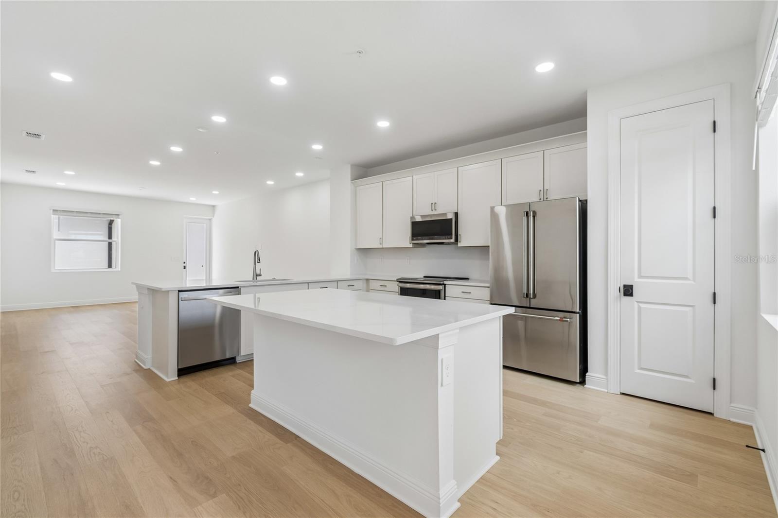 17906 BROADLEAF LOOP — photo 2