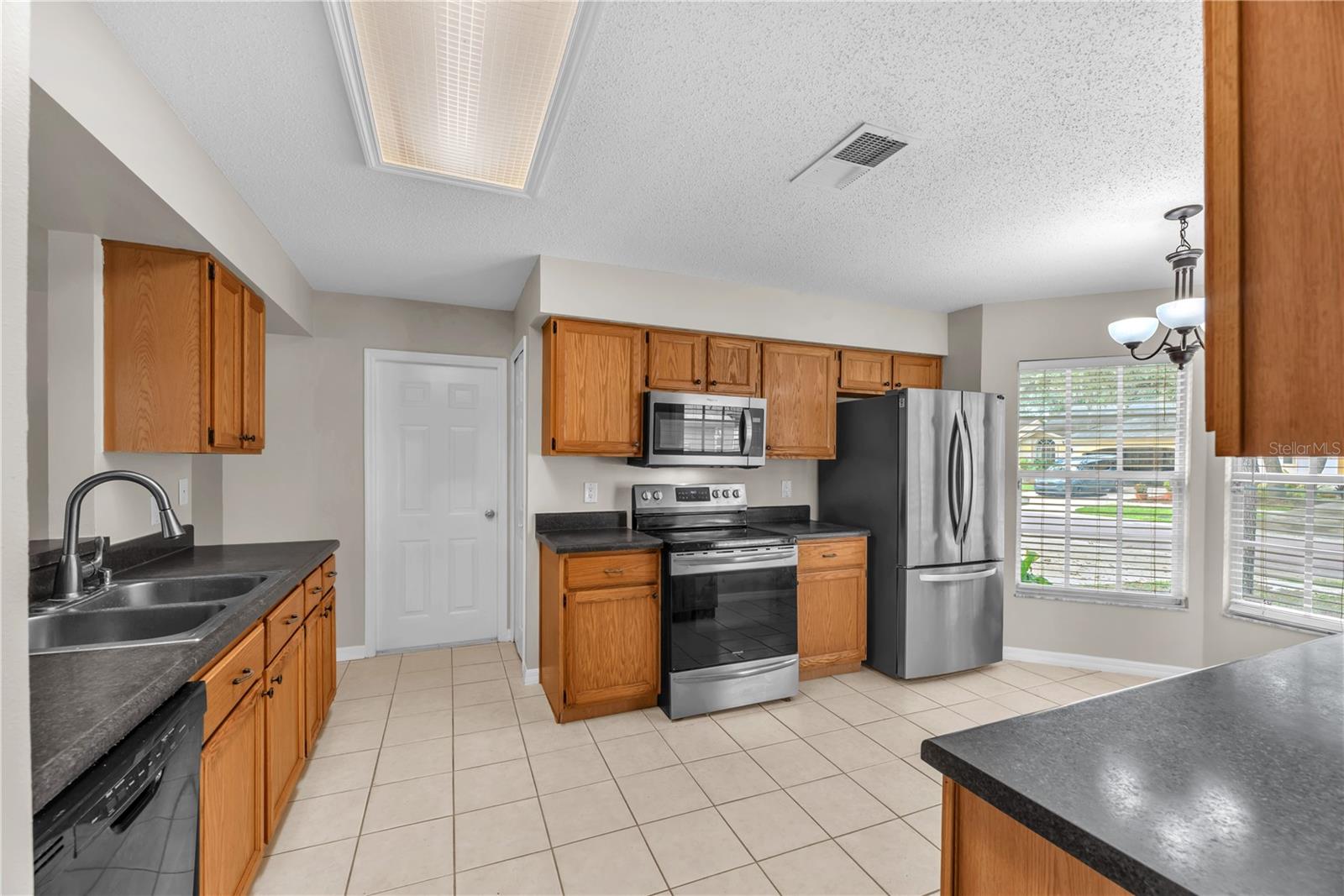 4002 LEVONSHIRE PL — photo 3