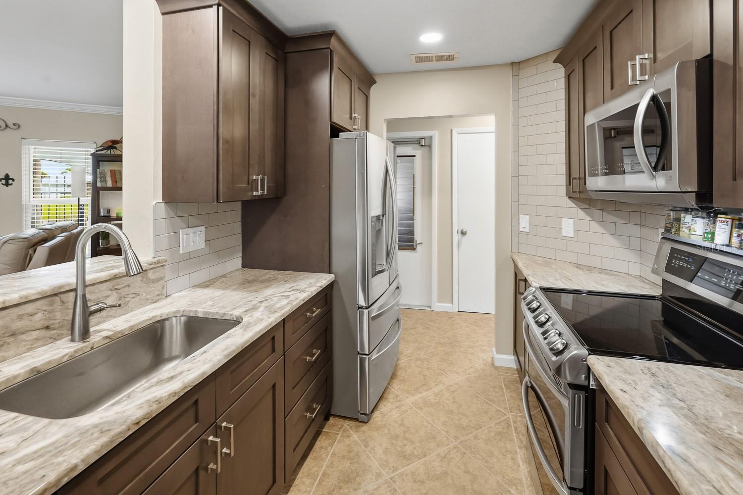 2331 SANDLEWOOD DR — photo 33