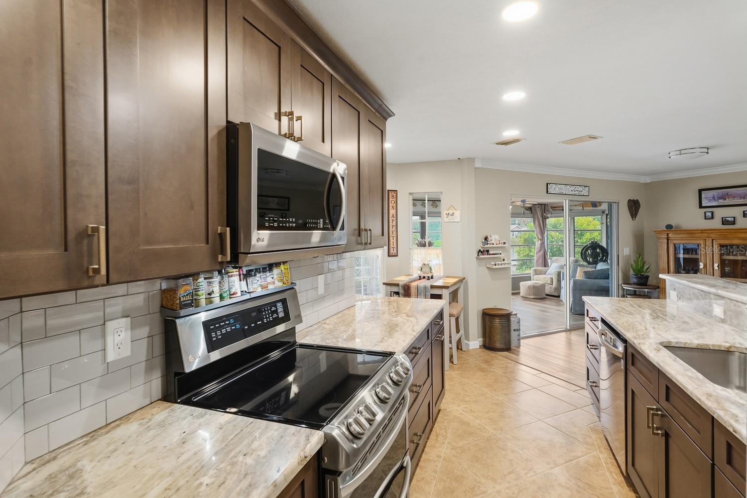 2331 SANDLEWOOD DR — photo 32