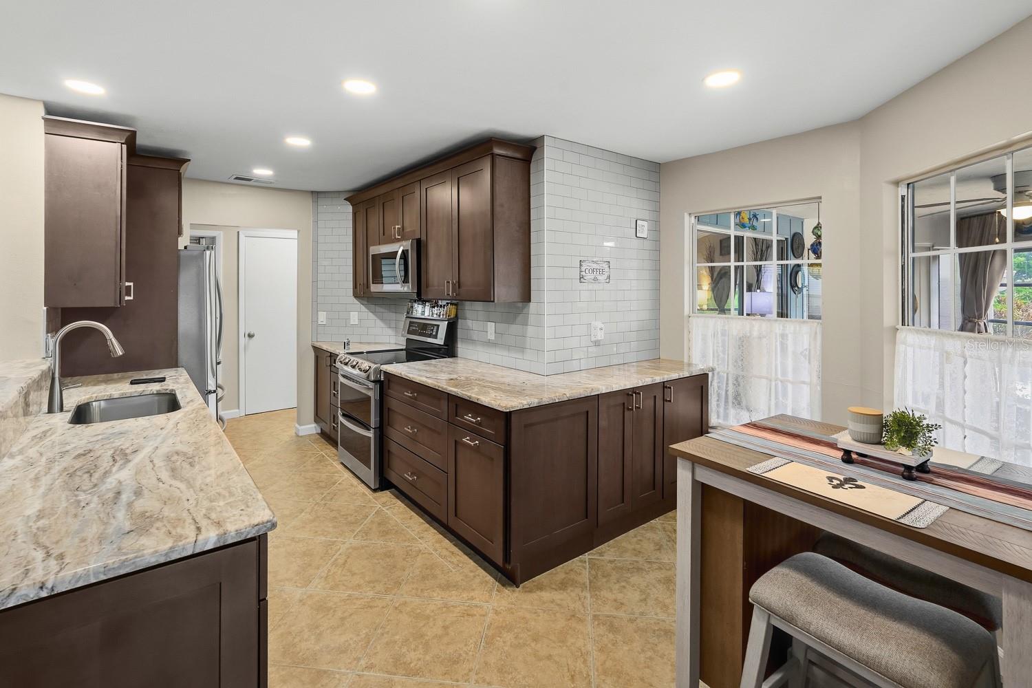 2331 SANDLEWOOD DR — photo 30