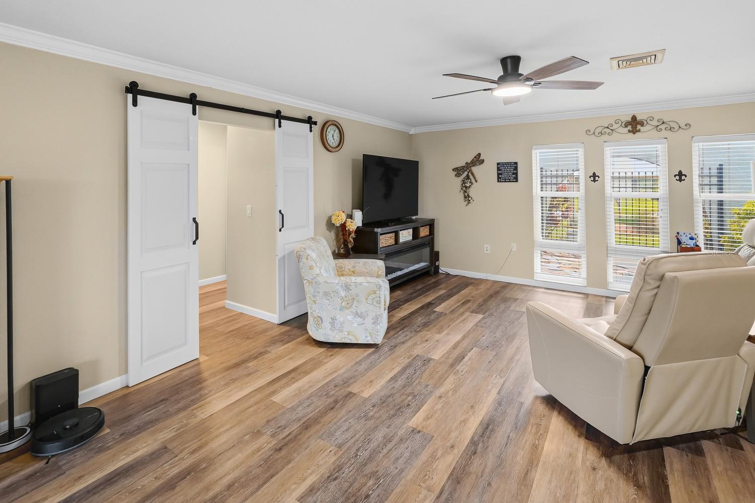 2331 SANDLEWOOD DR — photo 40