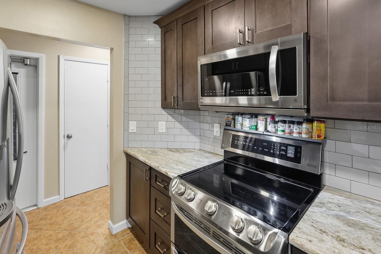 2331 SANDLEWOOD DR — photo 34