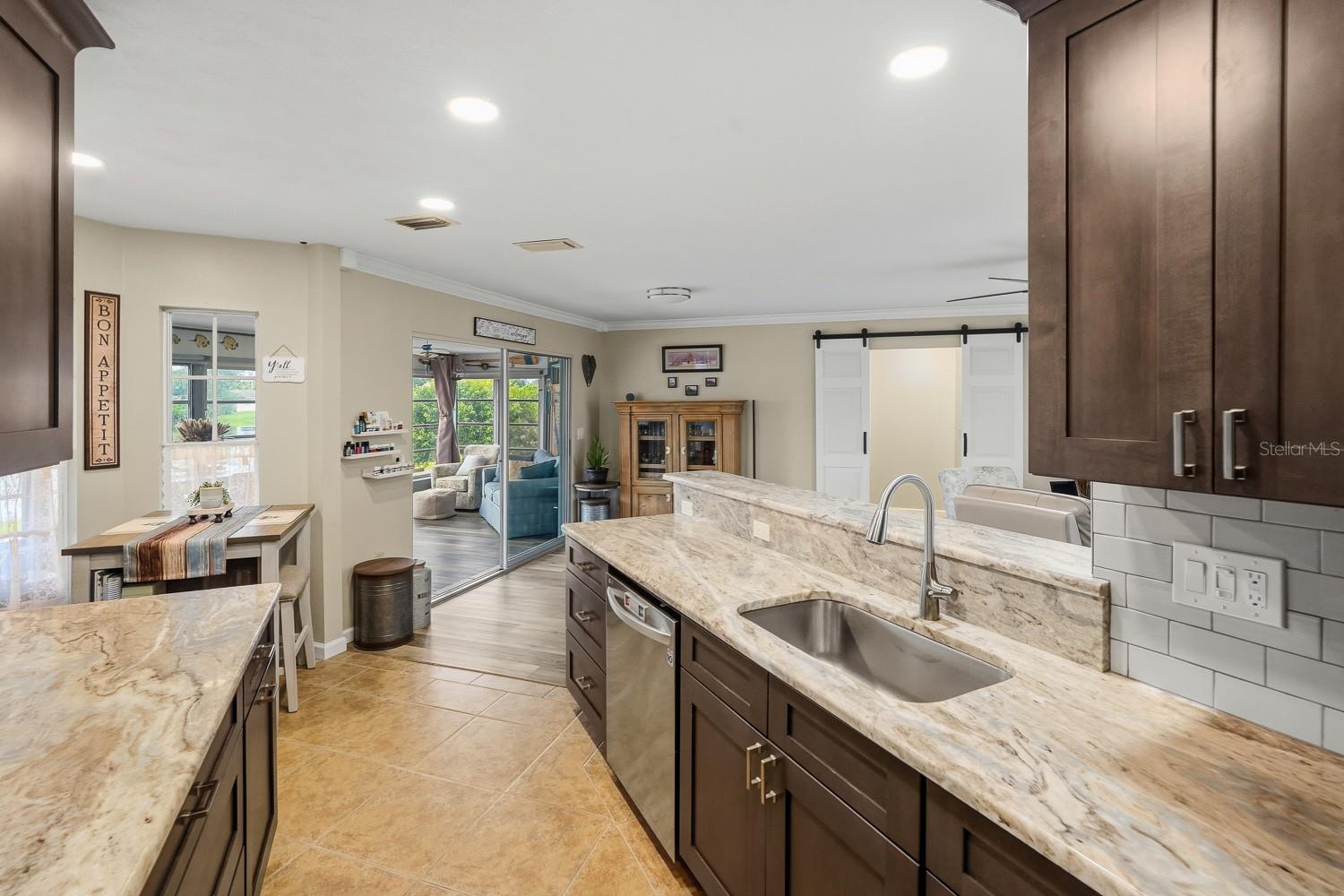 2331 SANDLEWOOD DR — photo 31