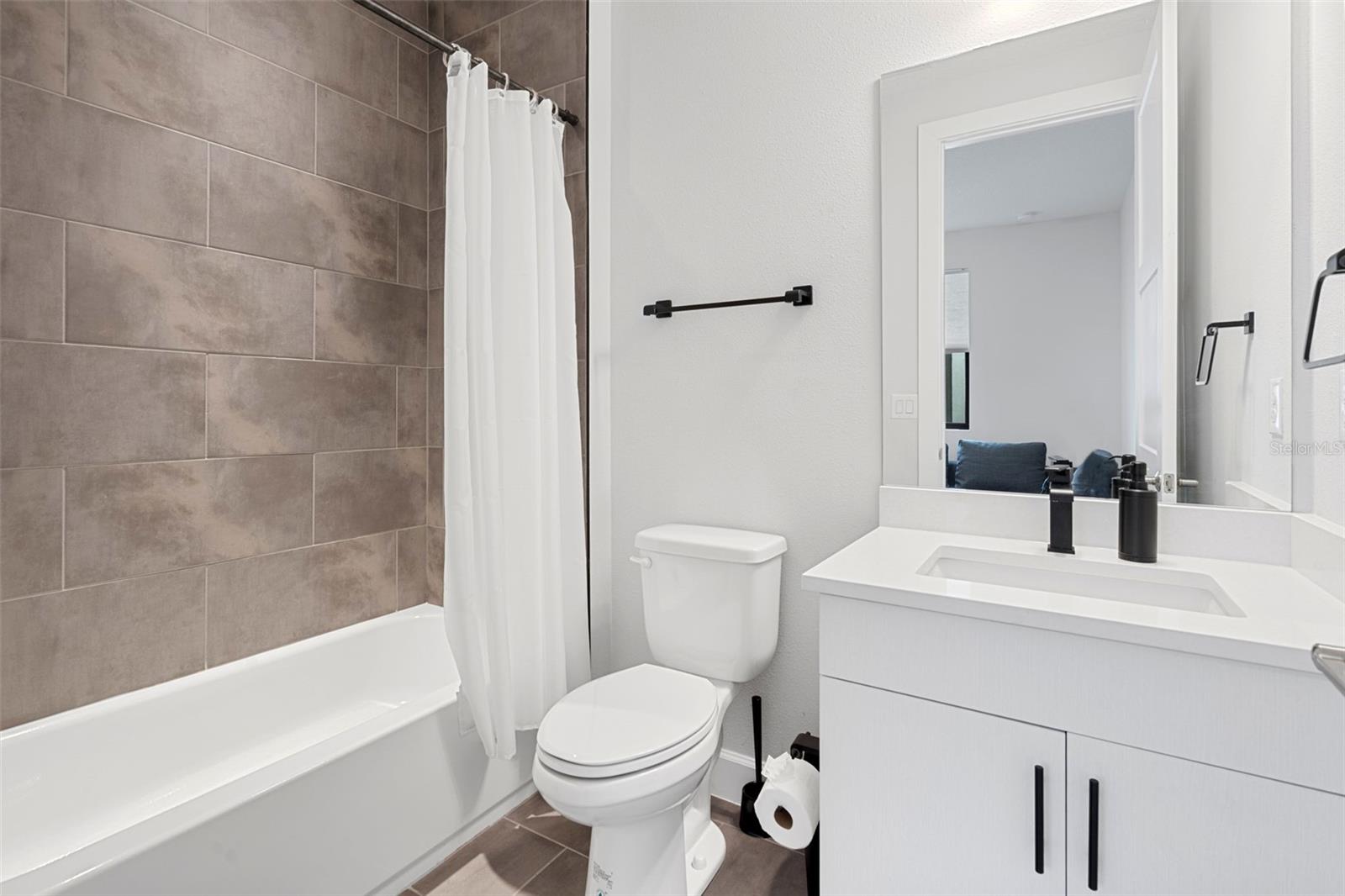 1332 W GRAY ST #9 — photo 24