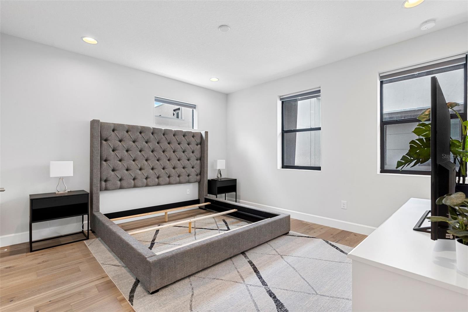 1332 W GRAY ST #9 — photo 16