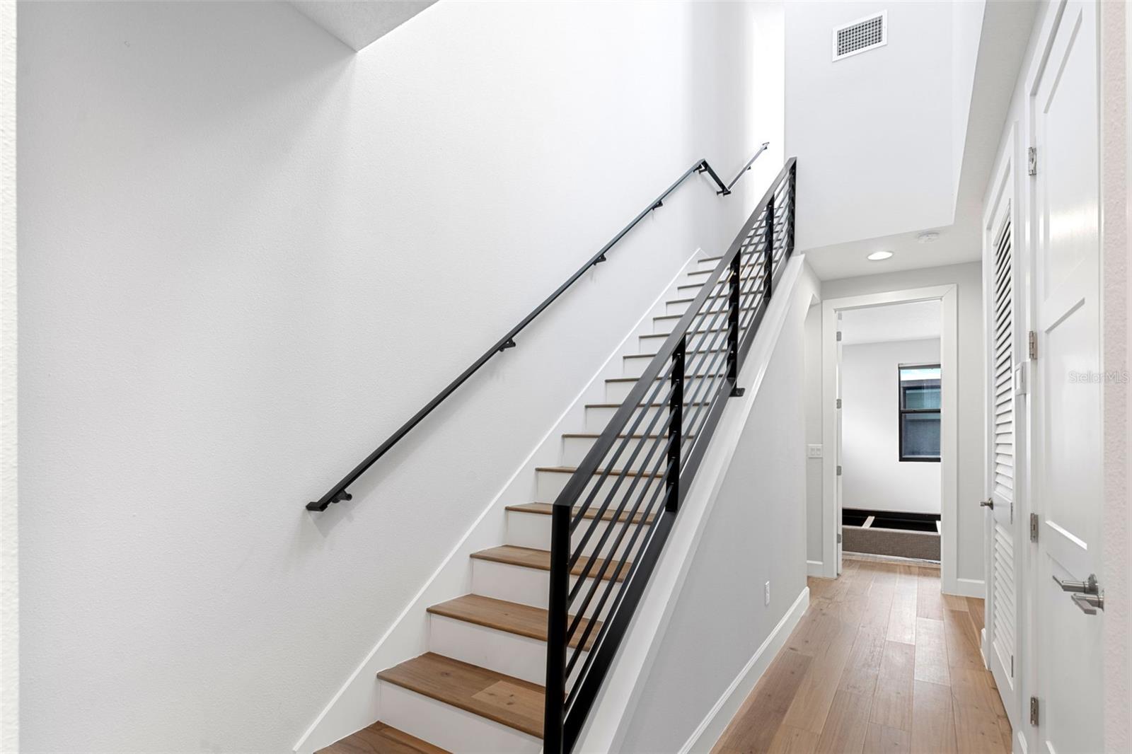 1332 W GRAY ST #9 — photo 25