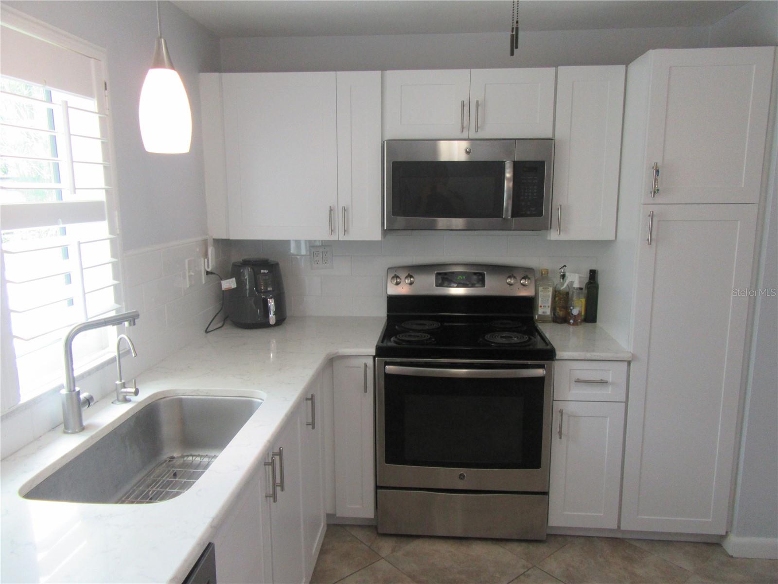 875 S VILLAGE DR N #101 — photo 11