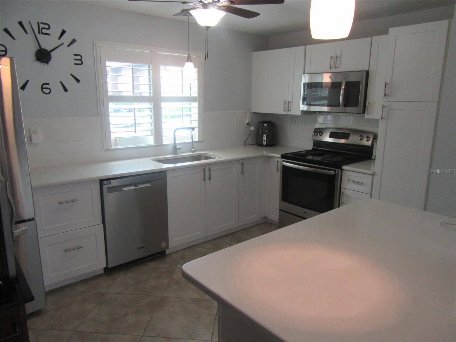 875 S VILLAGE DR N #101 — photo 9