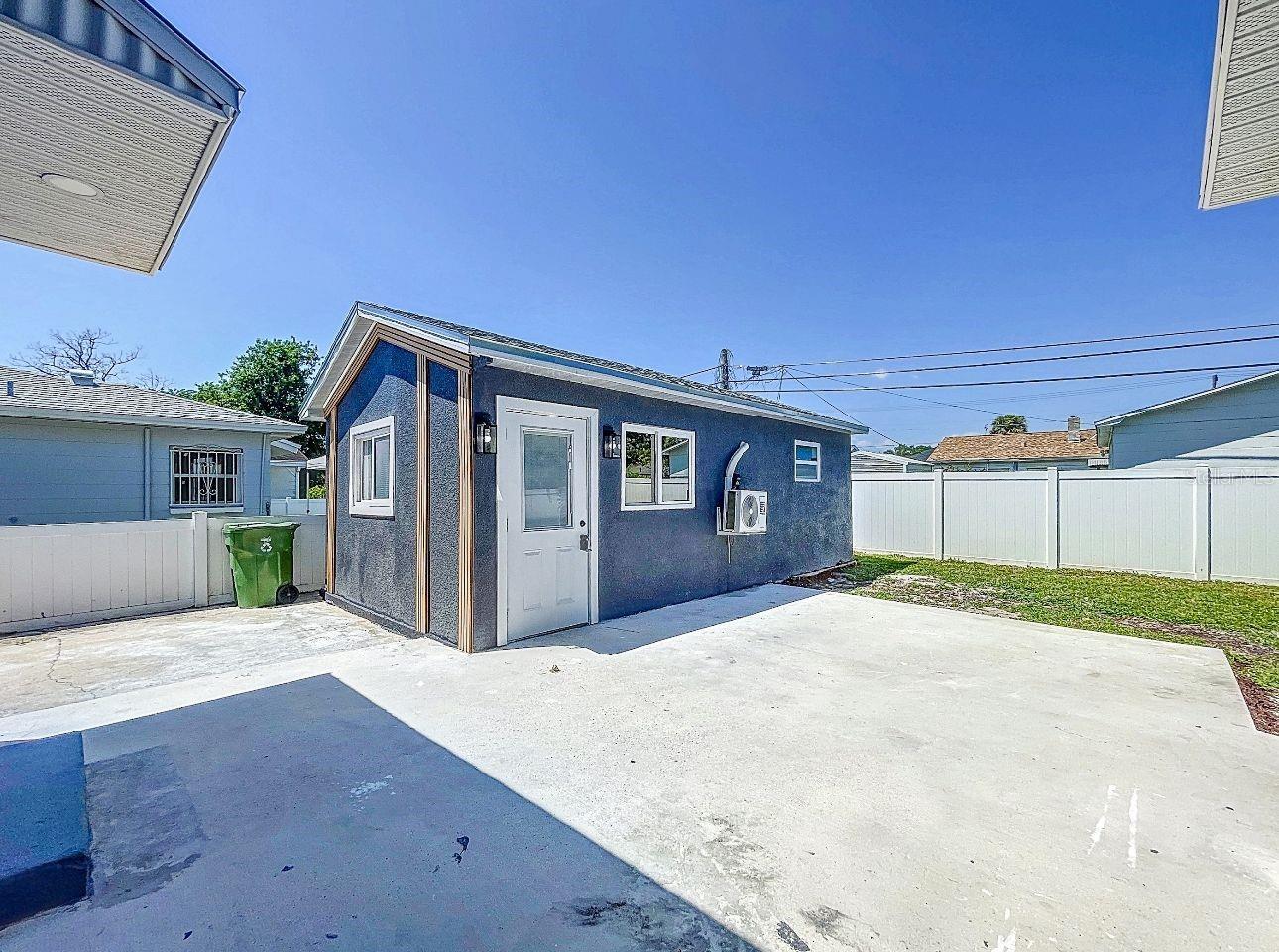 2711 W CORDELIA ST — photo 38
