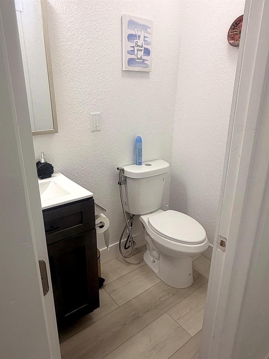 2711 W CORDELIA ST — photo 32