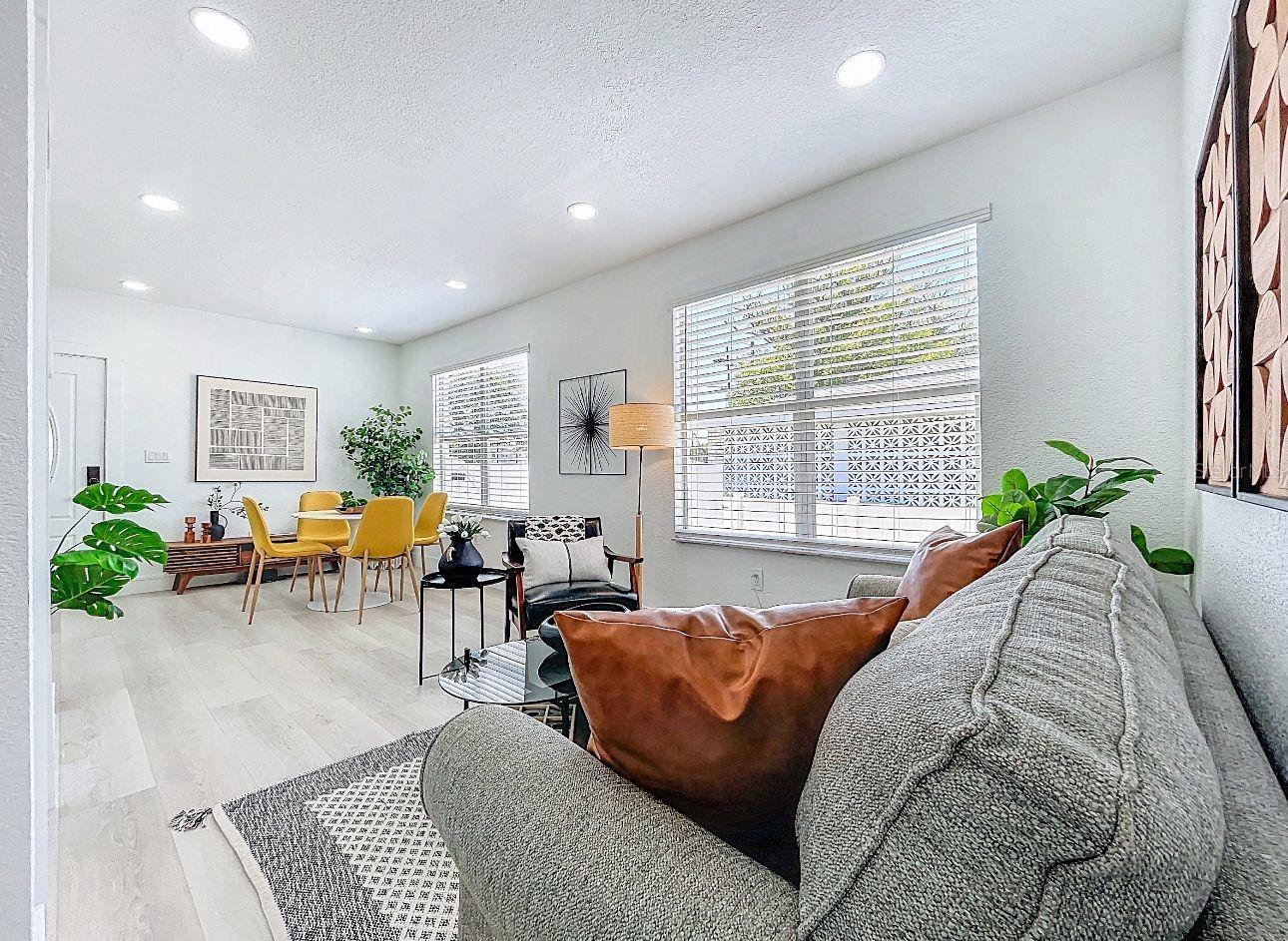 2711 W CORDELIA ST — photo 19