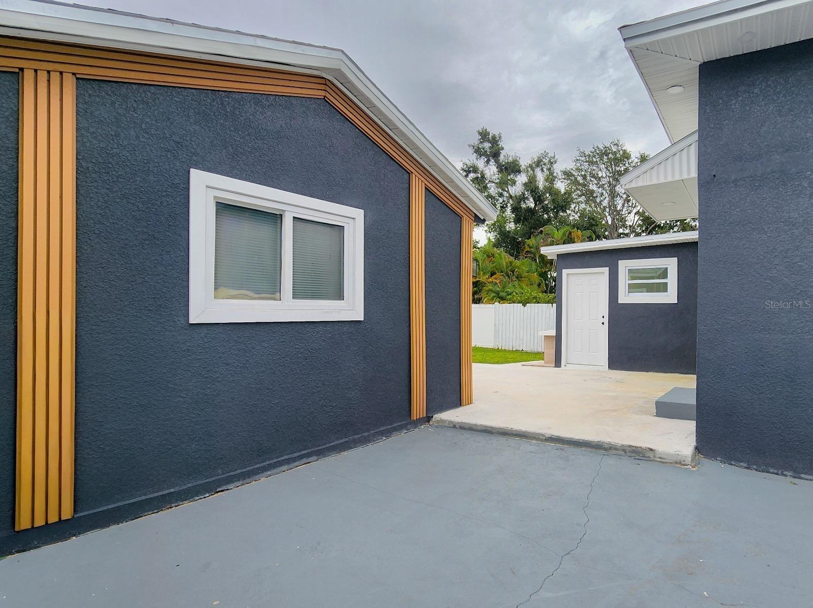 2711 W CORDELIA ST — photo 36