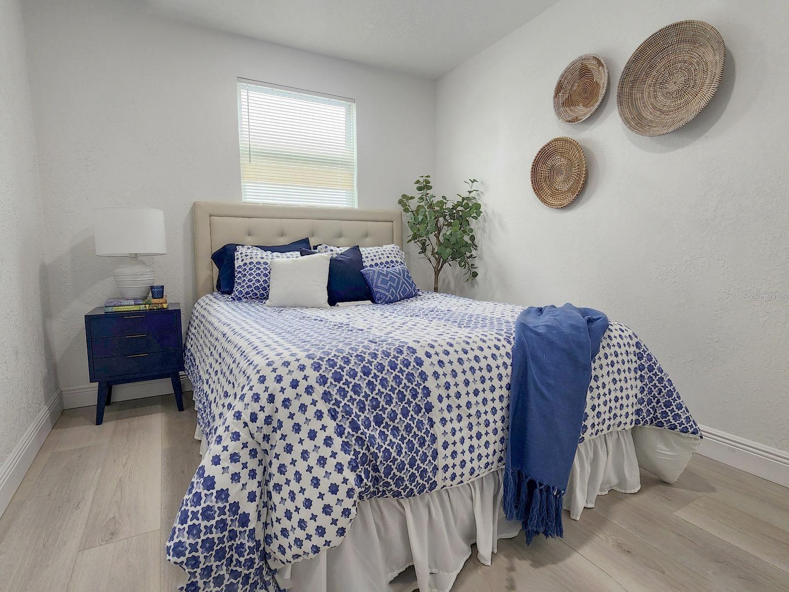 2711 W CORDELIA ST — photo 21