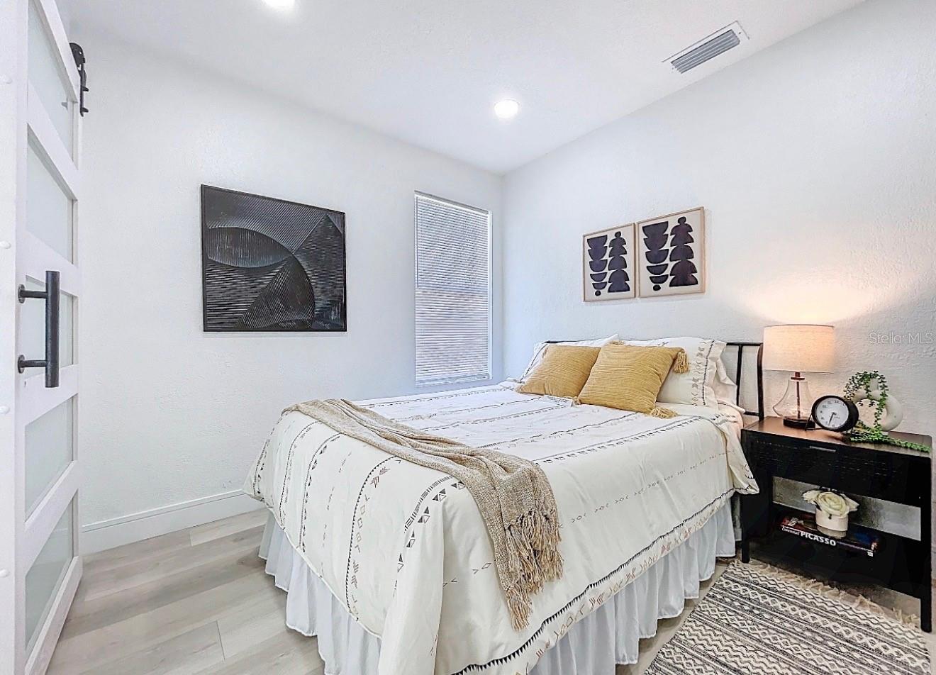 2711 W CORDELIA ST — photo 27