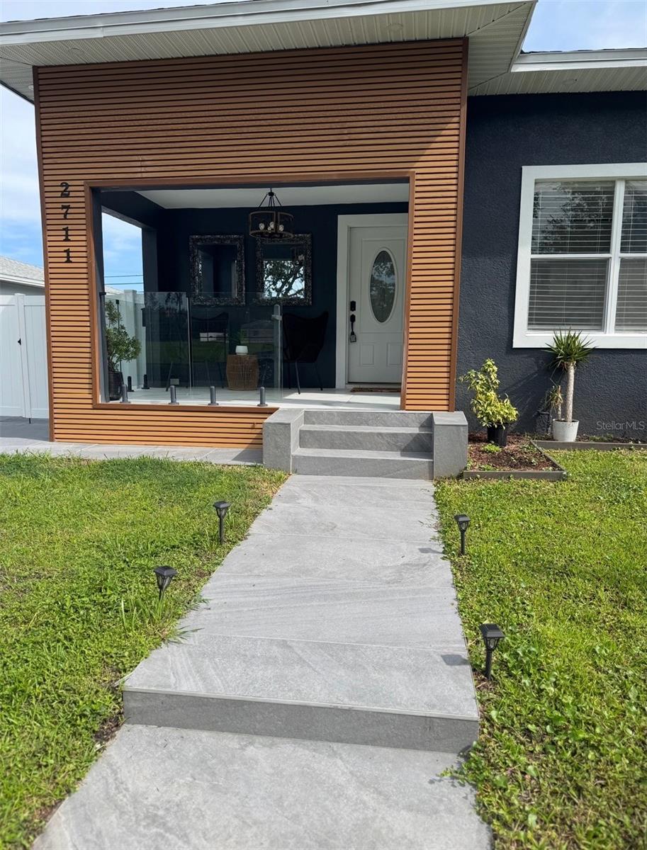2711 W CORDELIA ST — photo 4