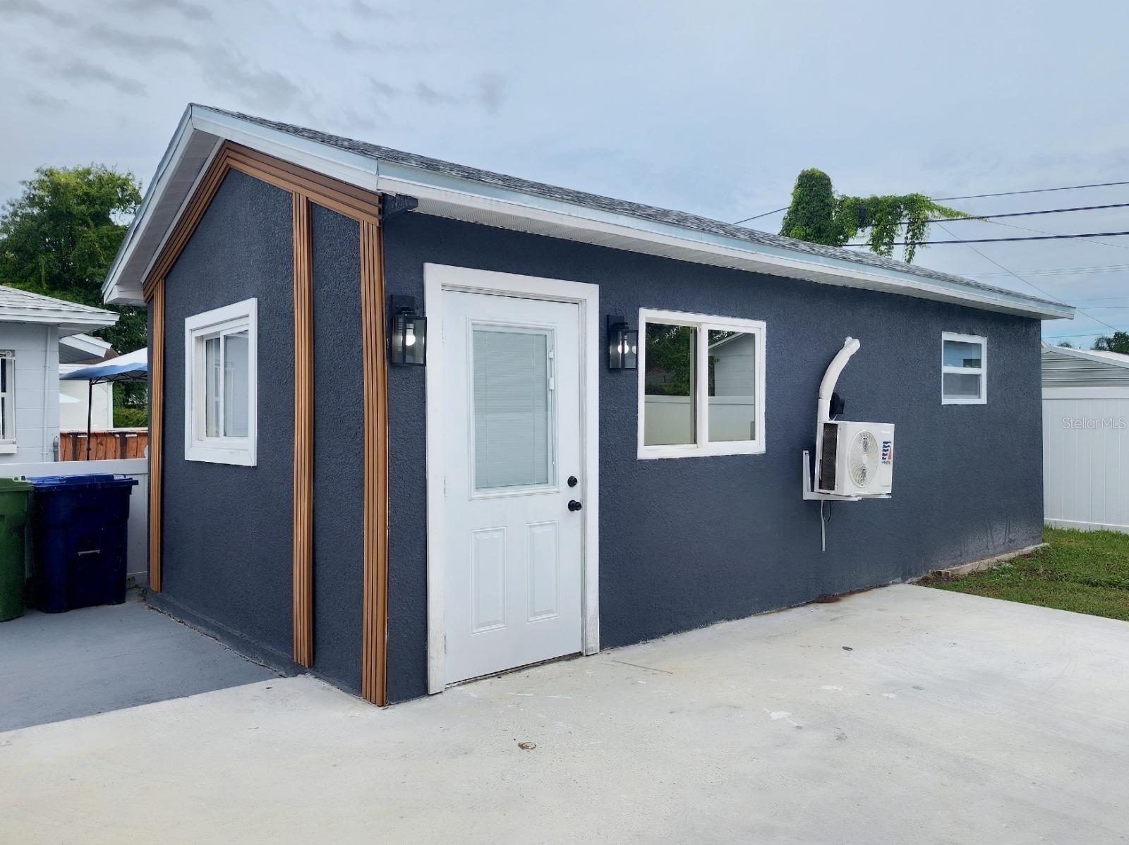 2711 W CORDELIA ST — photo 35