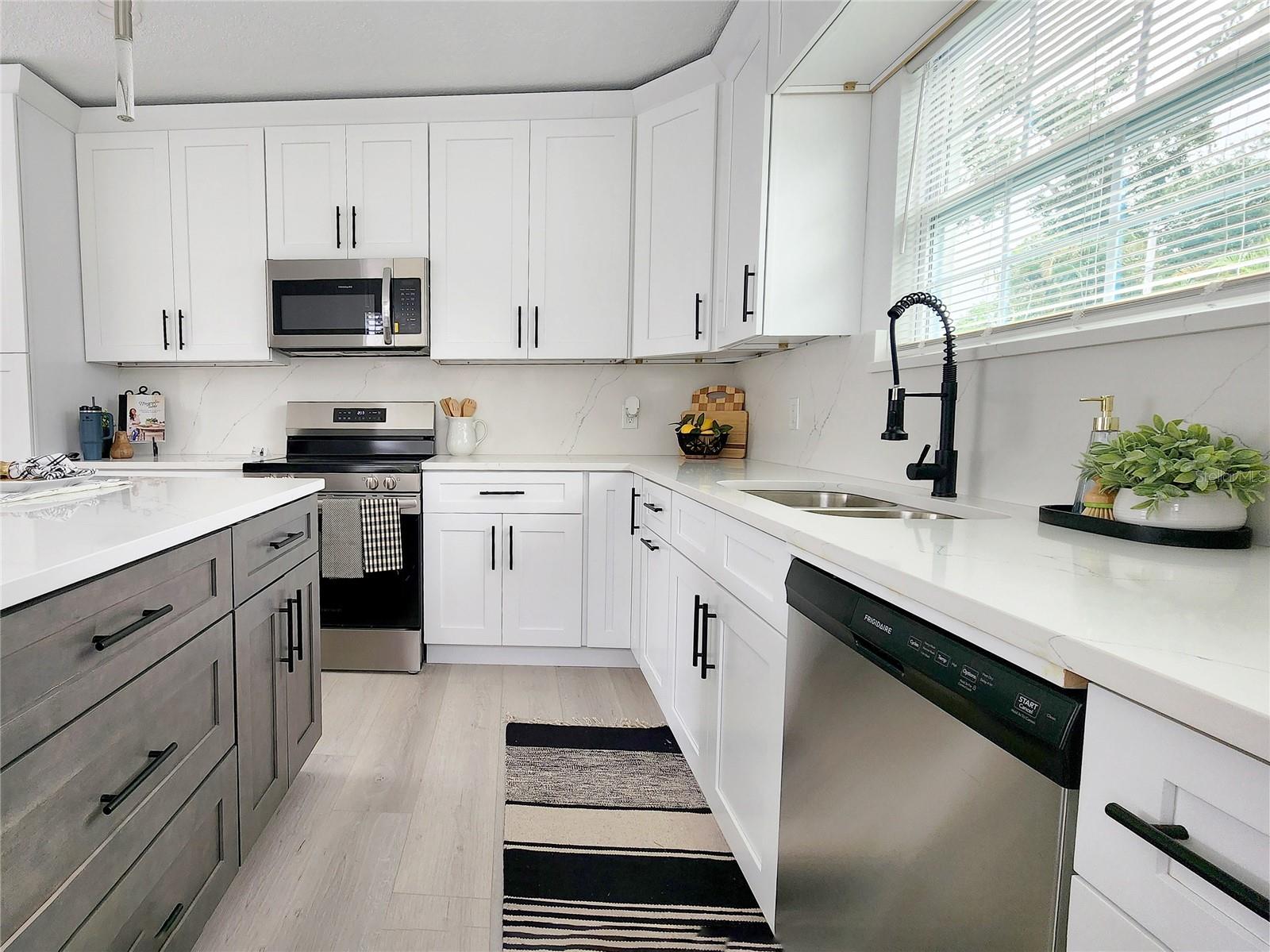 2711 W CORDELIA ST — photo 8