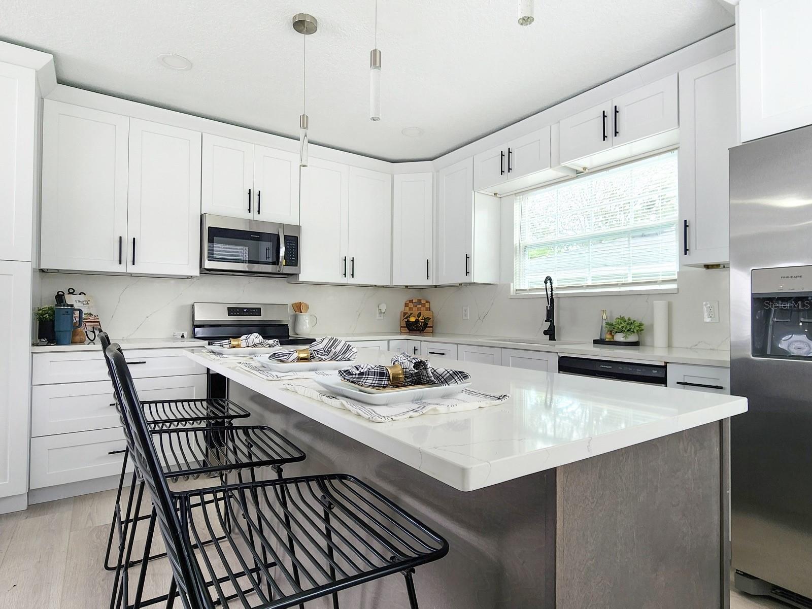 2711 W CORDELIA ST — photo 9