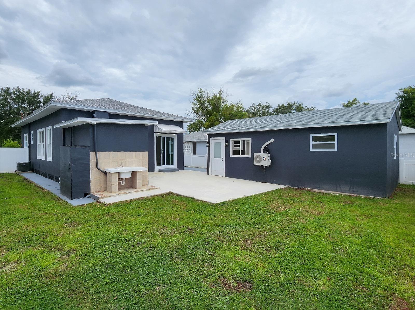 2711 W CORDELIA ST — photo 34