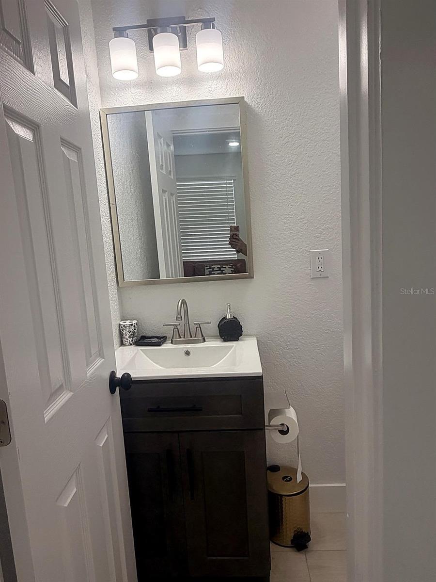 2711 W CORDELIA ST — photo 33