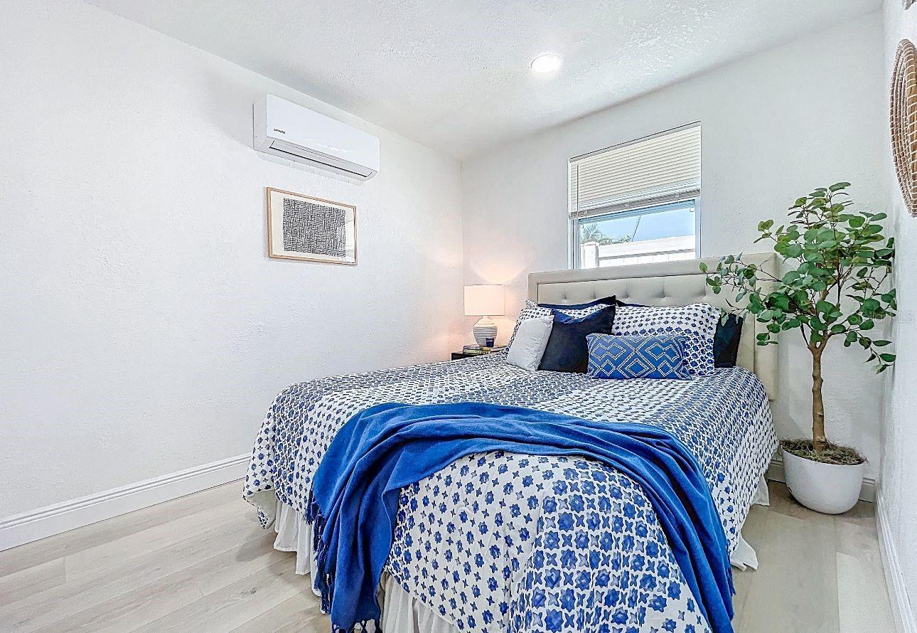 2711 W CORDELIA ST — photo 22