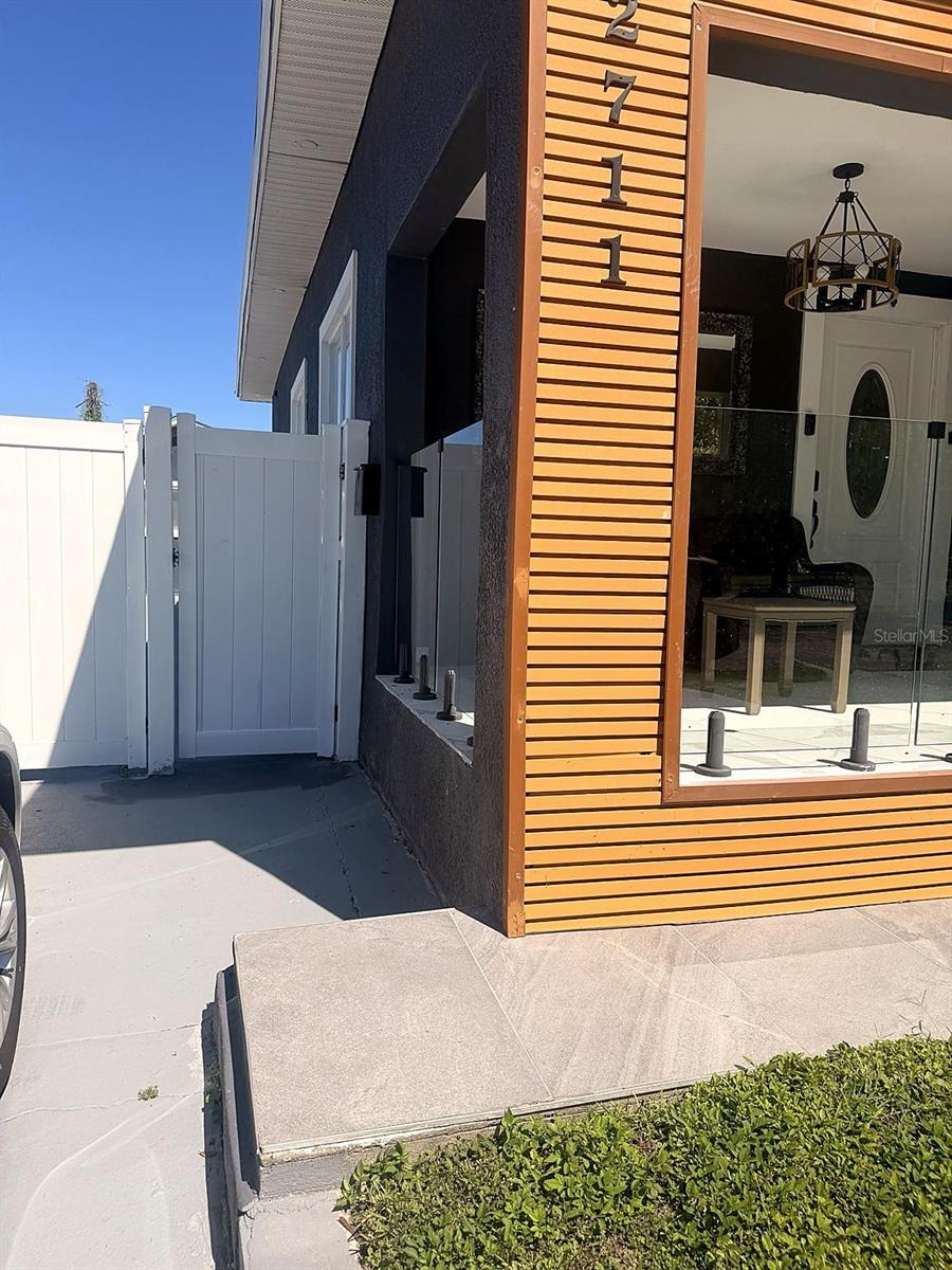 2711 W CORDELIA ST — photo 6