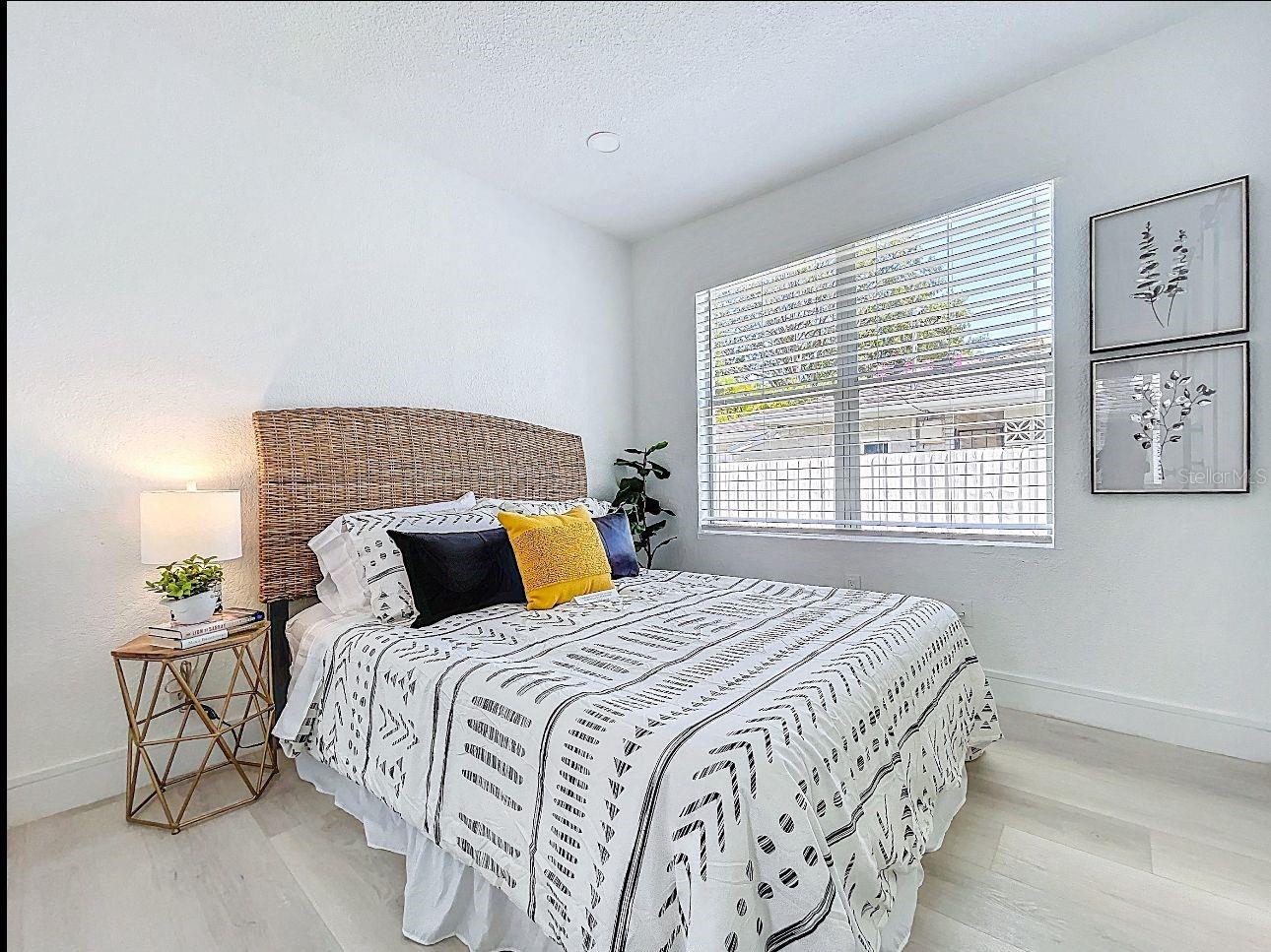 2711 W CORDELIA ST — photo 24
